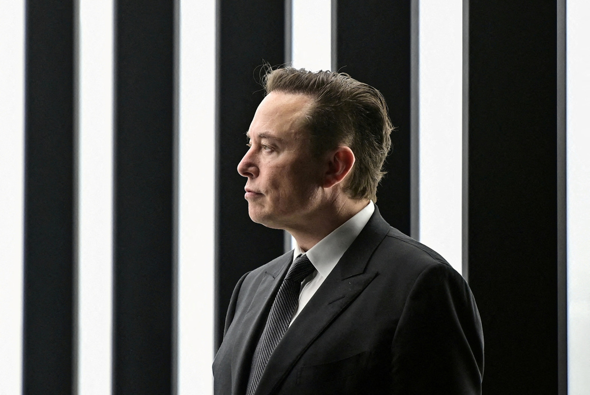 Elon Musk ni več najbogatejši na svetu, pravi Bloomberg. Forbes se ne strinja