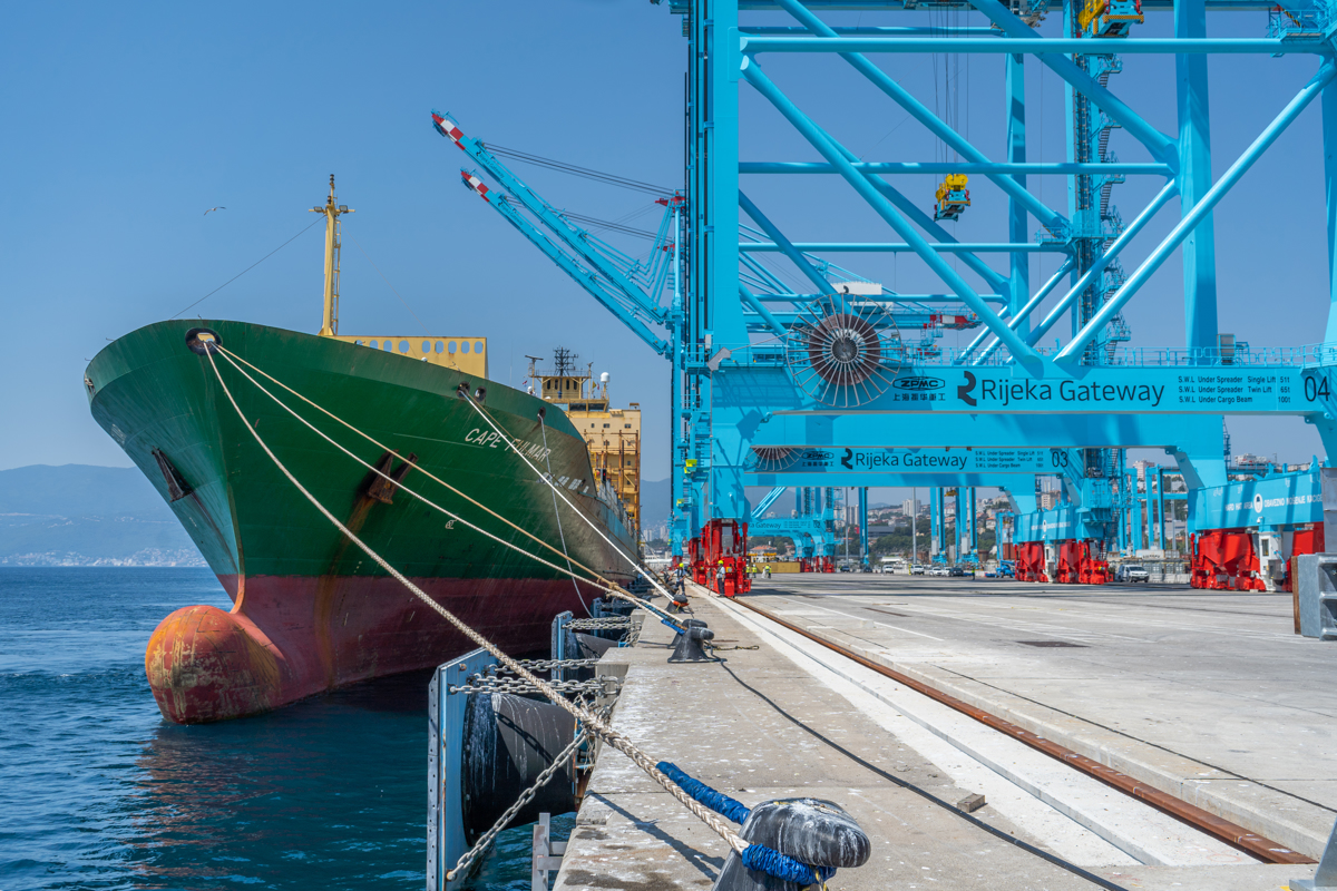 Na Reki s prihodom prve ladje začel obratovati nov kontejnerski terminal. Kakšne so njegove zmogljivosti?