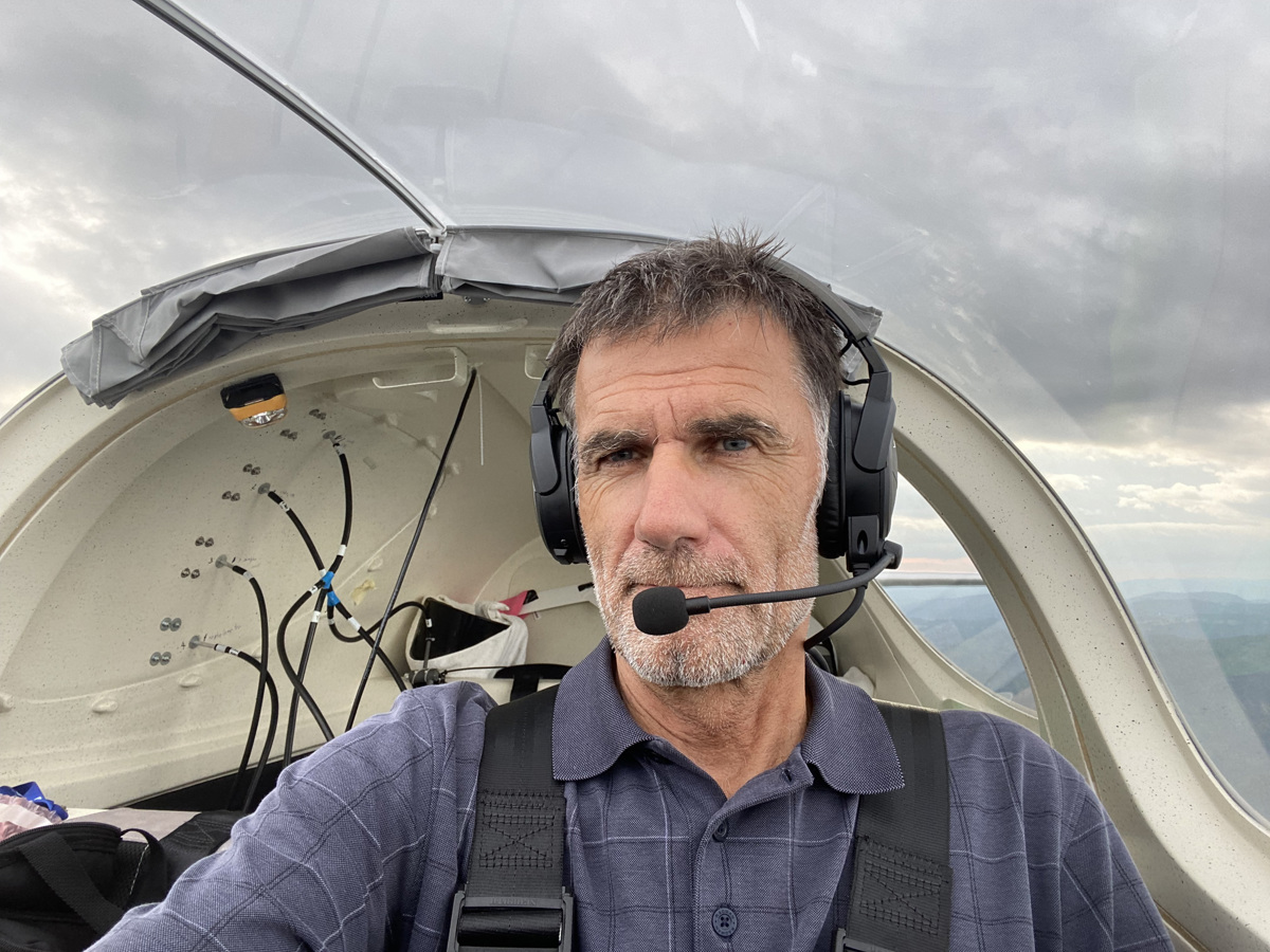 Predavanje Matevža Lenarčiča Polet čez onesnažen svet