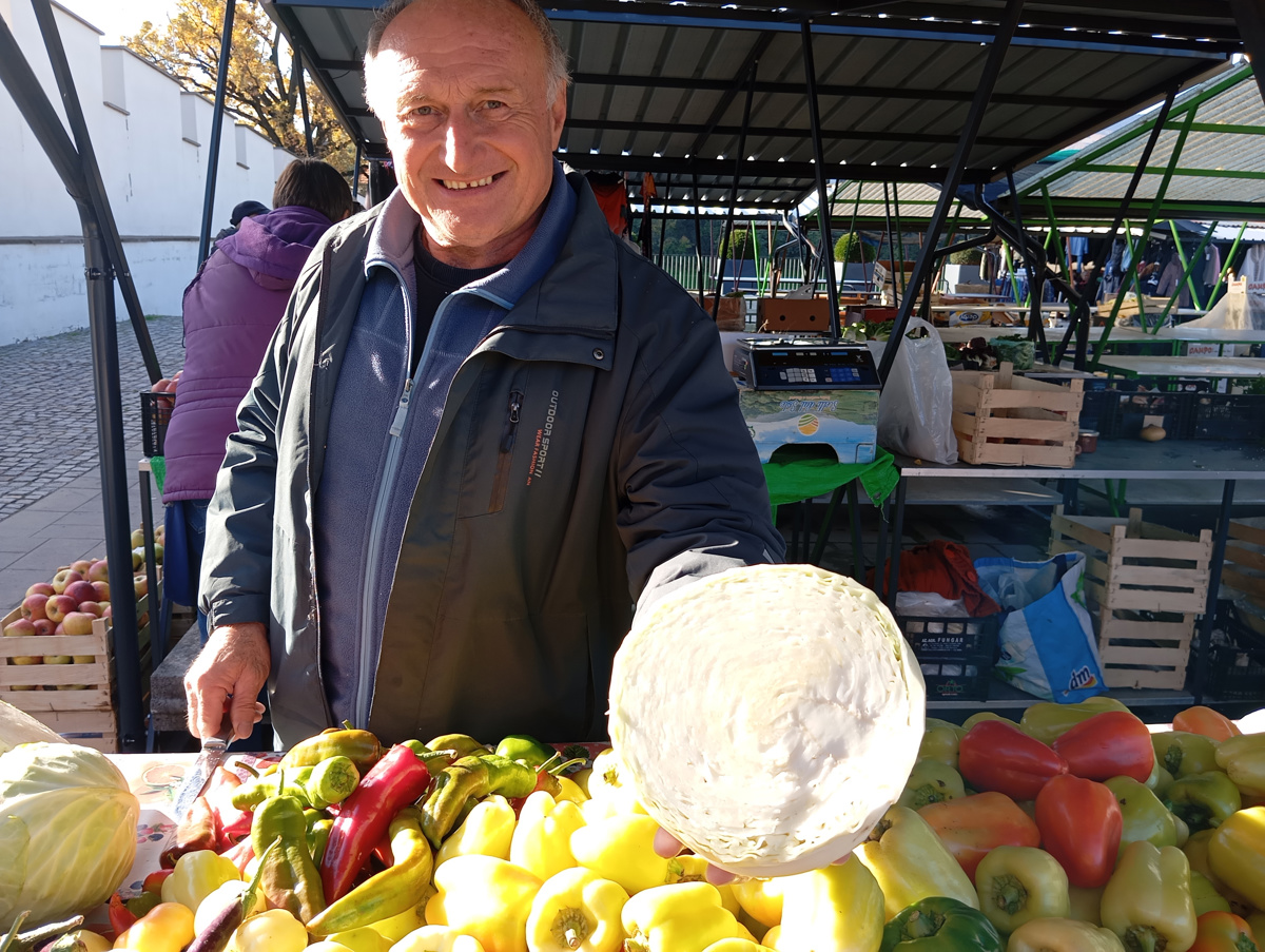 Cene na mariborski tržnici: Koliko stane glava svežega zelja