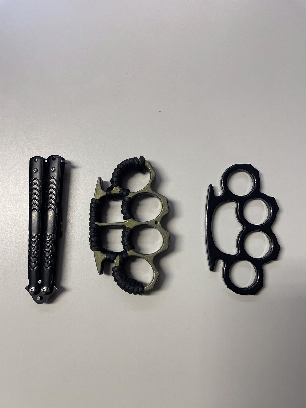 (FOTO) Streljanje v Brezju policisti še preiskujejo, na shodu v Novem mestu zasegli tudi mačeto