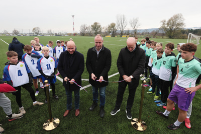 (FOTO) V Rogozi odprli novo igrišče z umetno travo: 