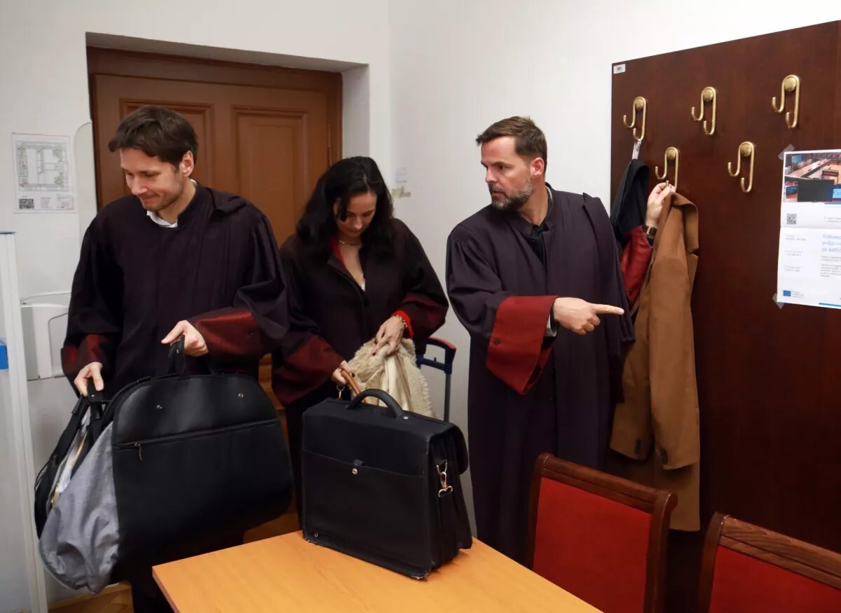 Obramba obtoženih se je pritožila na pretežno obsodilno sodbo kranjskega sodišča zoper domnevne vlomilce v bencinske servise. 