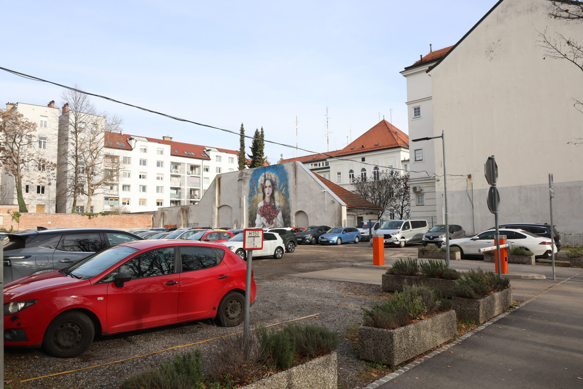 Možnost brezplačnega parkiranja pri mariborski občini