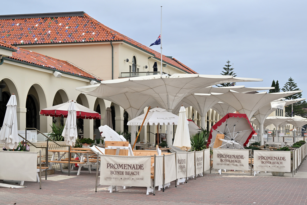 (VIDEO) Umrla sta objeta, tik pred obletnico poroke: Starejši par je prvi poskušal ustaviti terorista v Sydneyju