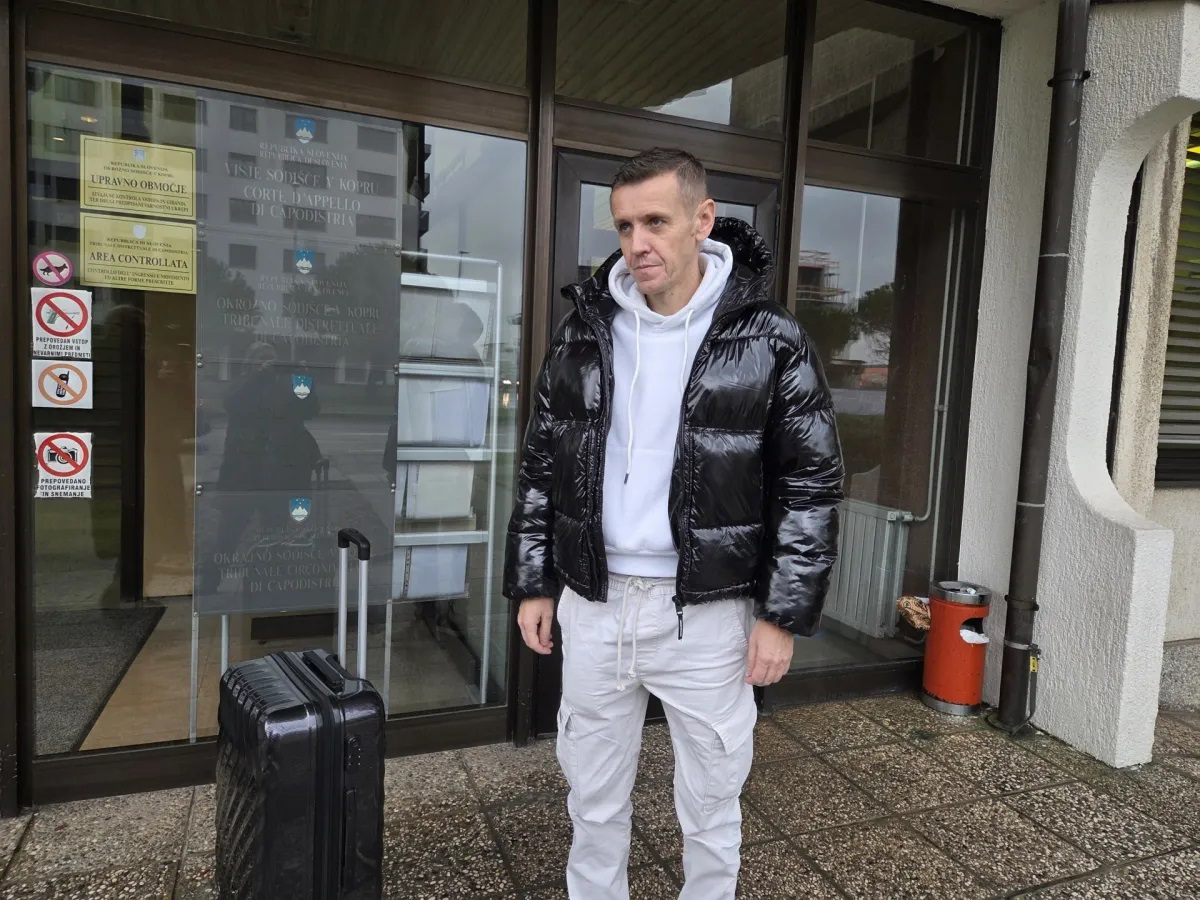 Na koprsko sodišče prišel Daniel Tomasz Panek, znani obraz z Europolovega seznama najbolj iskanih kriminalcev