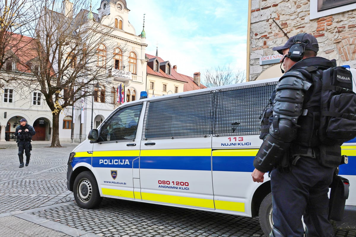 Zaradi smrti 37-letnika, ki je umrl po policijskem postopku, na policiji potekajo tudi notranjevarnostni postopki