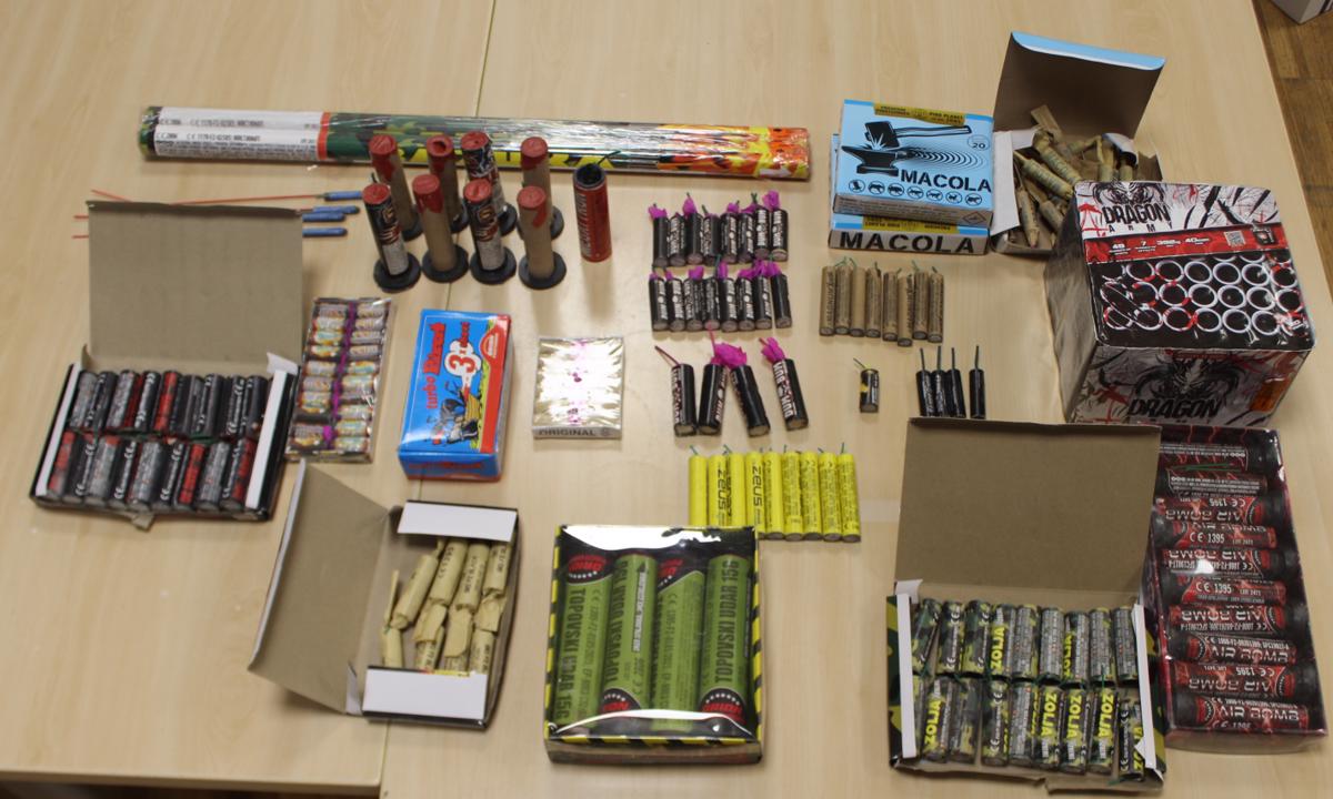 (FOTO) Mladoletniku zasegli kar 288 petard, znano je, kako je prišel do pirotehnike