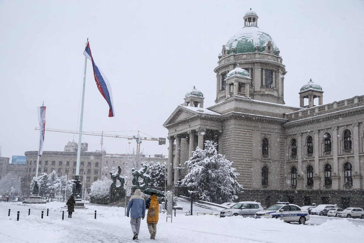 (FOTO) V Beogradu odstranili Ćacilend: Pred skupščino znova poteka promet