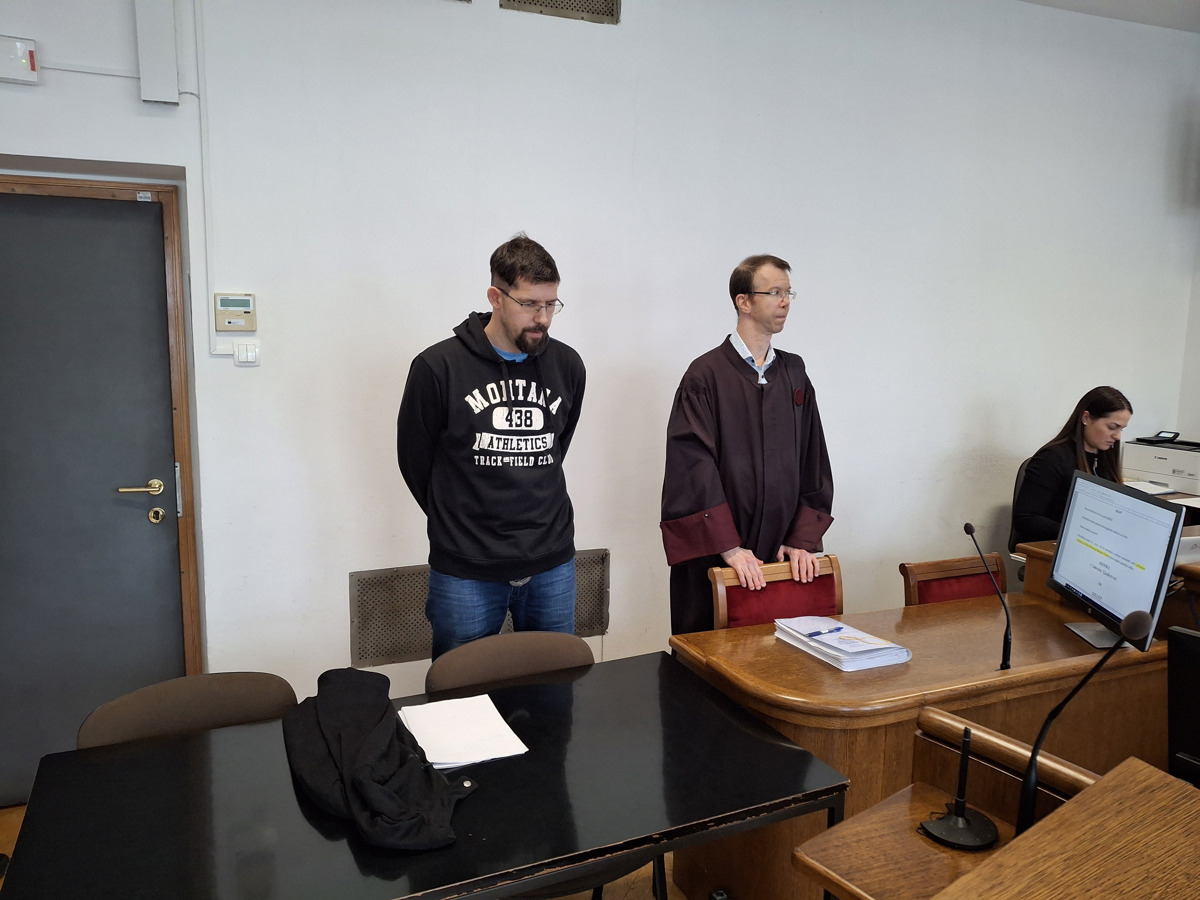 Škofjeloški učitelj verouka zaradi posnetkov spolnih zlorab otrok v zapor