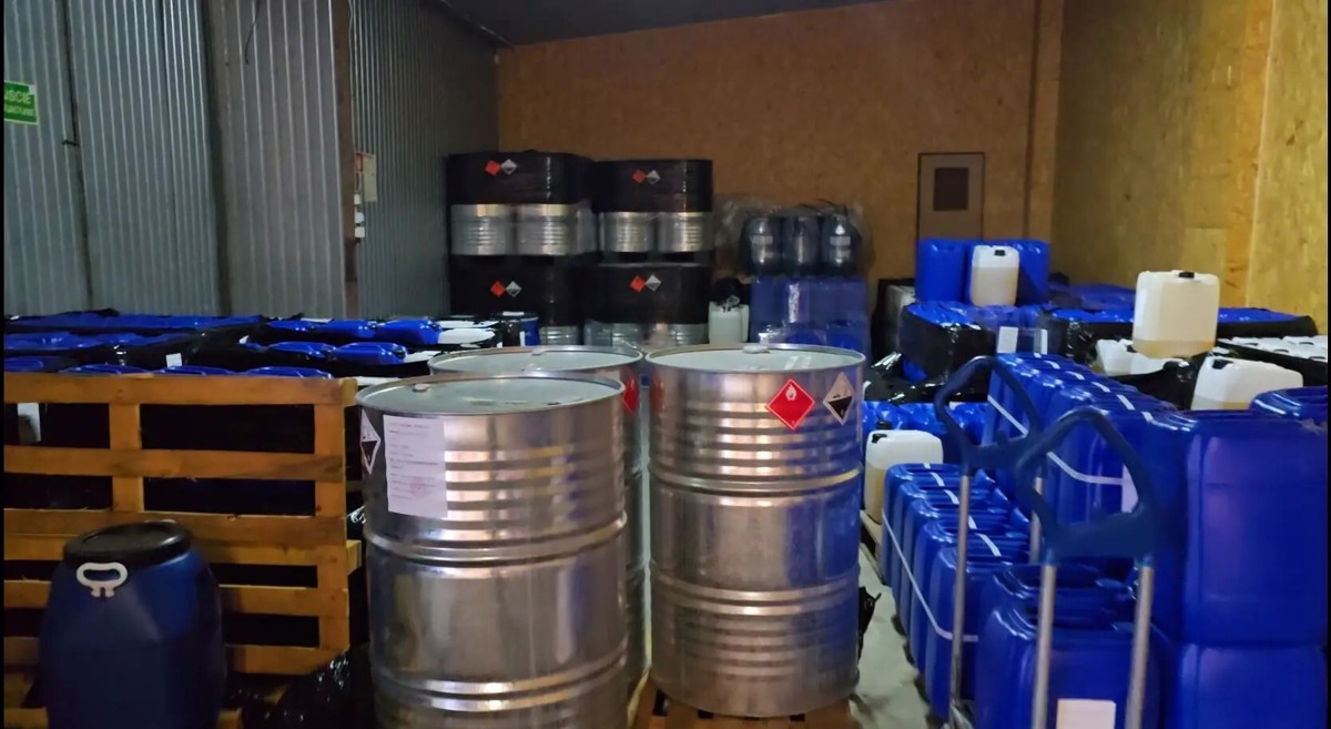 (FOTO in VIDEO) Največja akcija doslej: Policisti uničili 24 laboratorijev za izdelavo sintetičnih drog