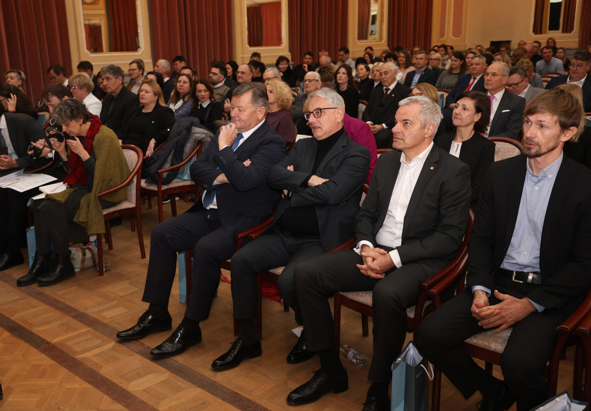 Močna Slovenija le z močnimi regijami. A kako do njih?