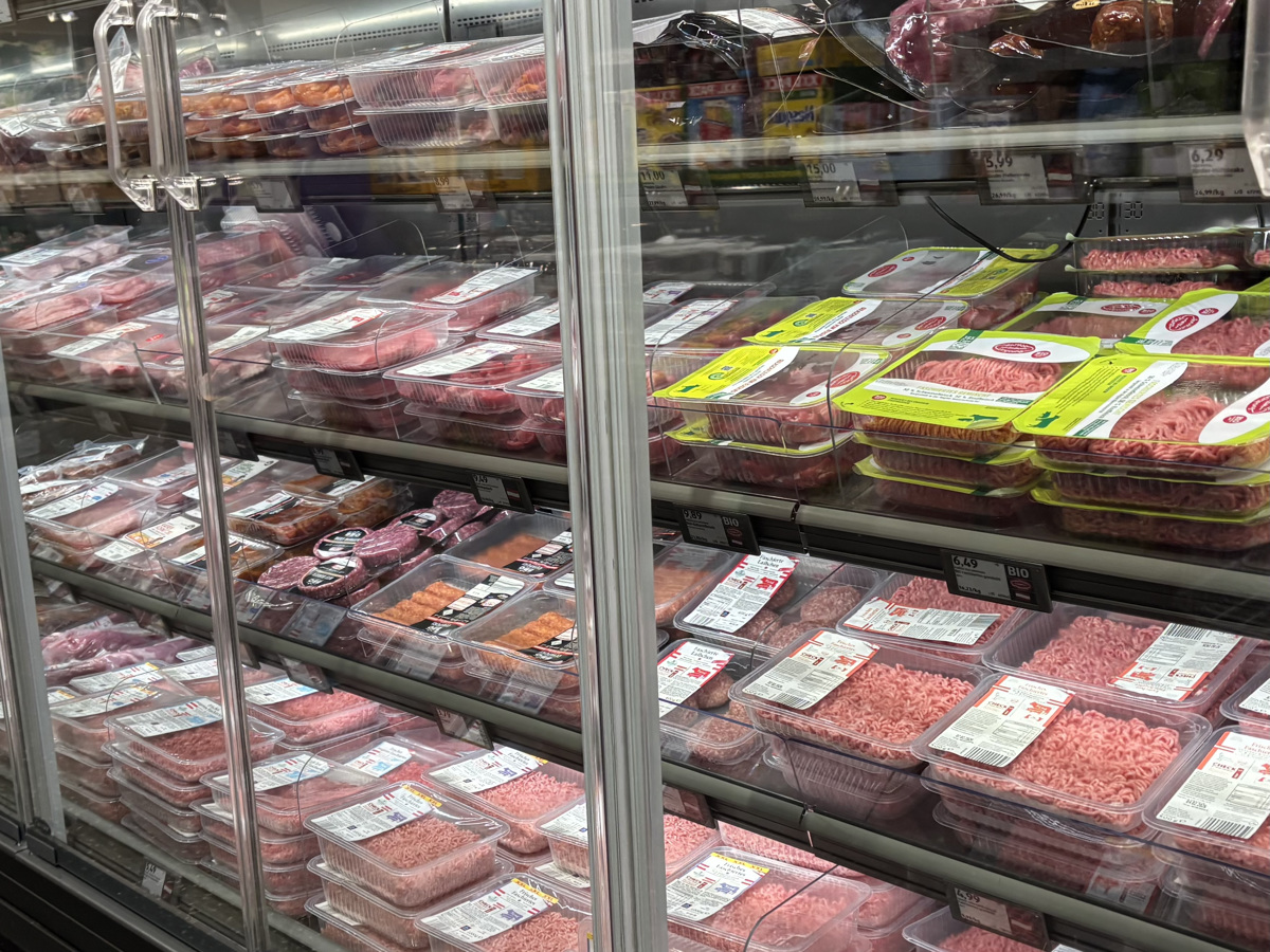 Kdaj je najbolje kupovati meso v supermarketih? Temu dnevu se poskusite izogniti