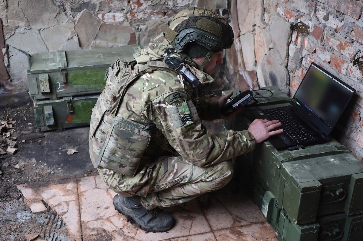 Simulacija: Oktober 2026 je in Putin napade Evropo. Kaj bi se zgodilo?