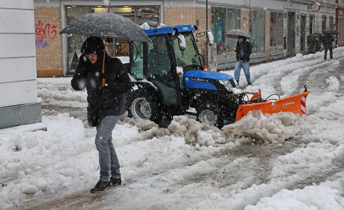 (MB-TEDEN) Pod težo snega