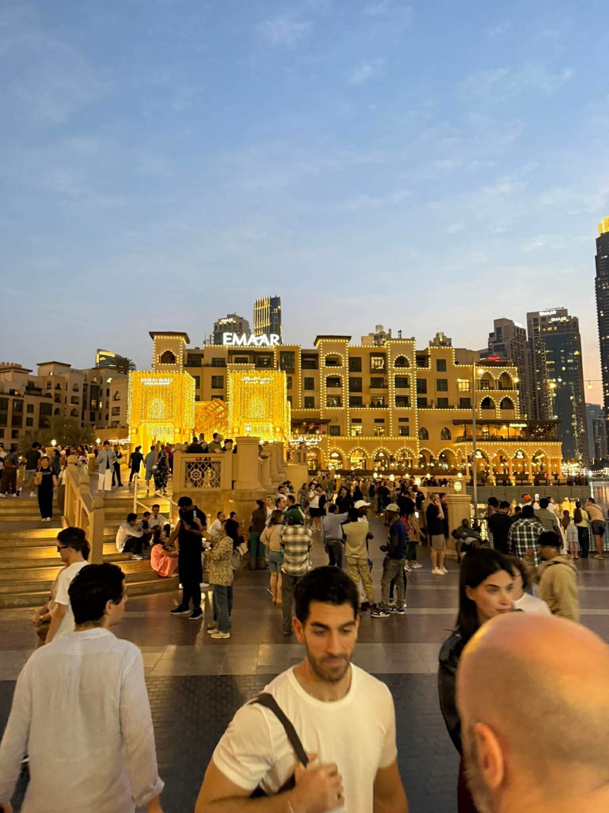 (FOTO) Mariborčanka Petra iz Dubaja: Tukaj poteka vse normalno, panike ni