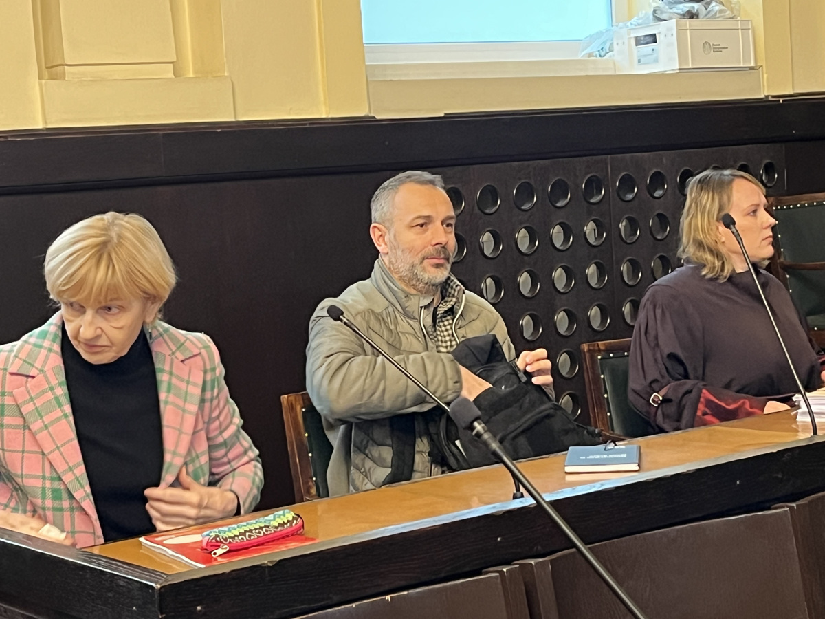 Novinar Avdo Avdić in razvpiti Rok Snežič v sodnem obračunu zaradi očitkov o pranju denarja