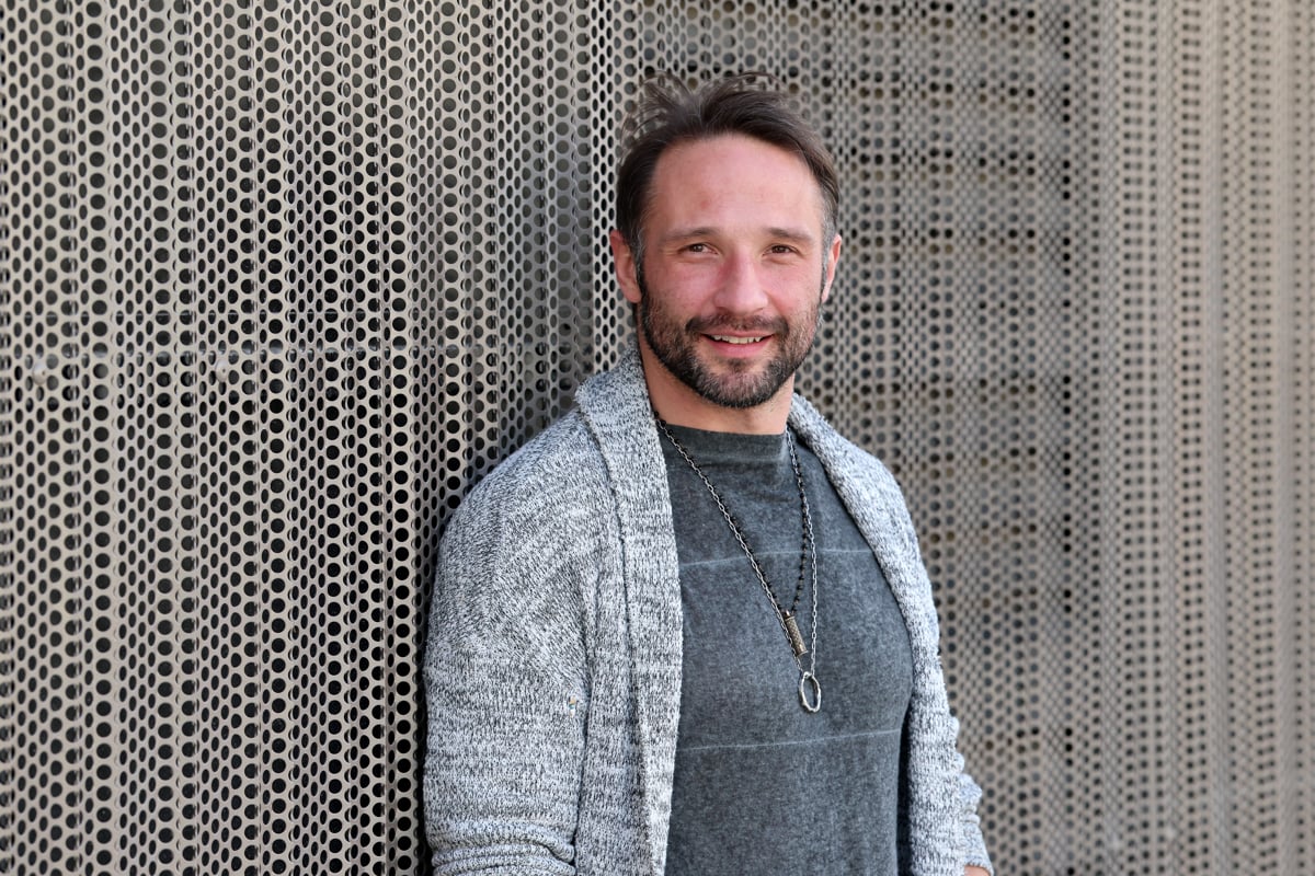 "Prebral sem biografijo Garyja Oldmana, ki se je sprva prav tako ukvarjal z veliko različnimi stvarmi. Na koncu je ugotovil, da je narejen za igralca. Kot da sem s tem za nazaj pojasnil lastno zgodbo." 