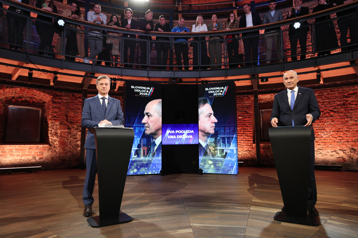 (FOTO) Golob Janši na soočenju v Sodnem stolpu: "Moram povedati, da niste dober človek, da nimate radi Slovenije"