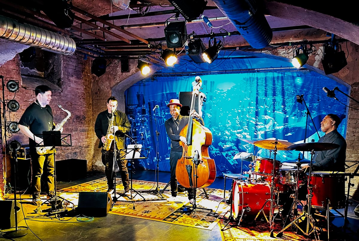 (MB-MC) Ko se vrneš, si sam – po kulturo in kontakte pa v Ljubljano