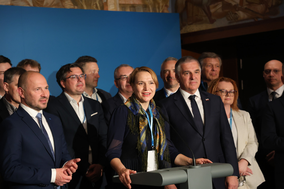 Kakšna bo prihodnost desnega trojčka?