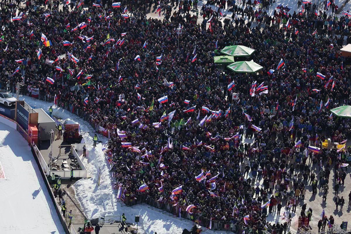(FOTOGALERIJA) Poglejte, kako je videti razprodana Planica