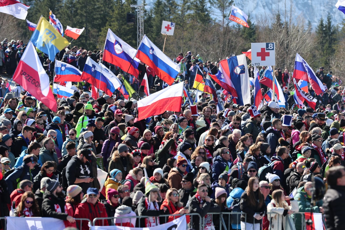 (FOTOGALERIJA) Poglejte, kako je videti razprodana Planica