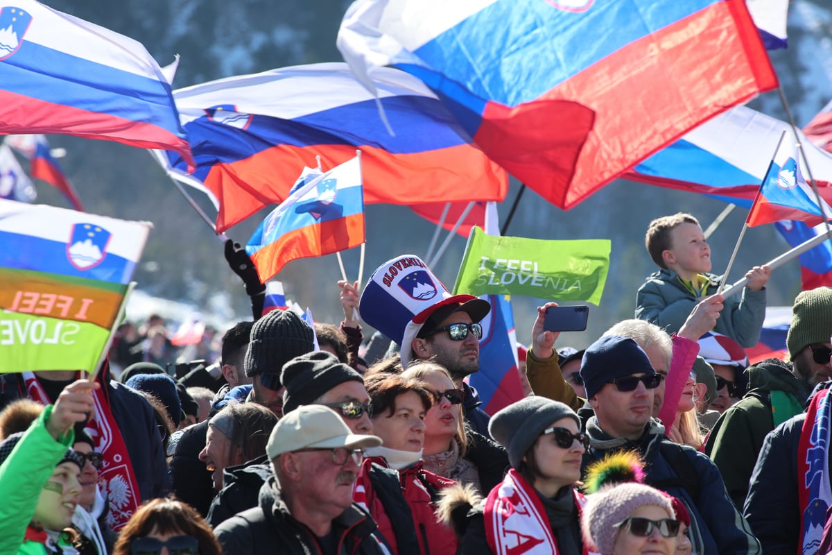 (FOTOGALERIJA) Poglejte, kako je videti razprodana Planica