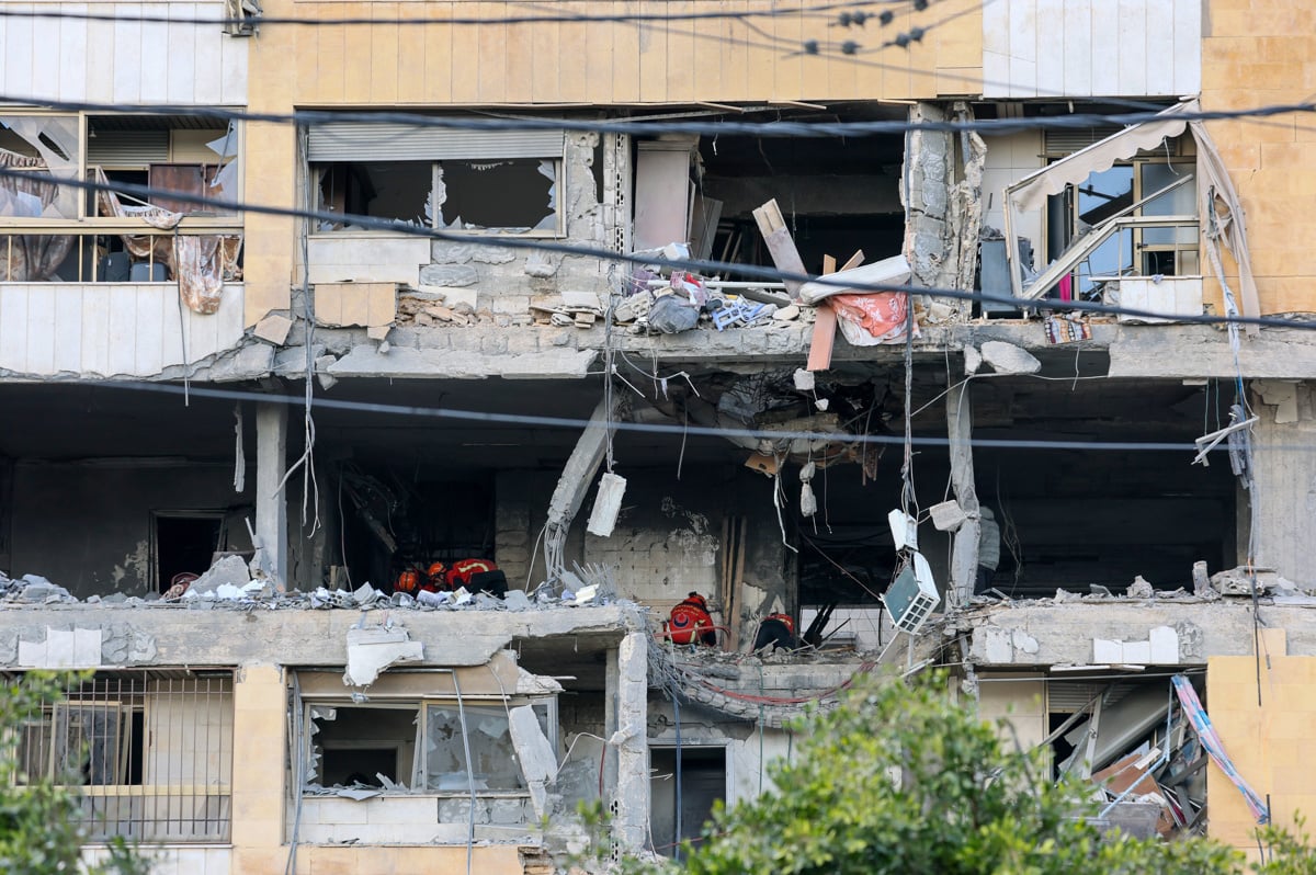 Trump grozi z uničenjem iranskih naftnih ploščadi, Španija pa zapira zračni prostor