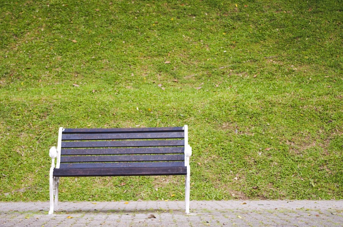 Kdo je bil bolj drzen? Ropar ali pogumno dekle, ki mu je sledilo ...