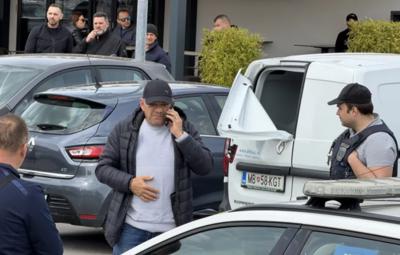 (FOTO) Drama na Mercatorjevem parkirišču: Pred številnimi gosti lokala skušal ukrasti denar iz avta varnostne službe