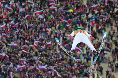 Očitno v Planici res ni bilo vse v redu: Organizatorji se zdaj posipajo s pepelom, navijačem roka sprave