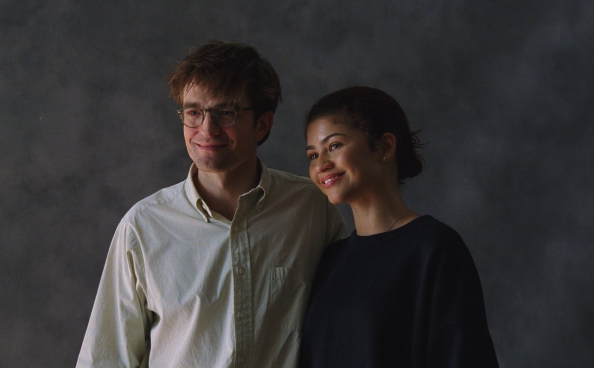 Robert Pattinson in Zendaya kot zaročenca Charlie in Emma v filmu Drama 