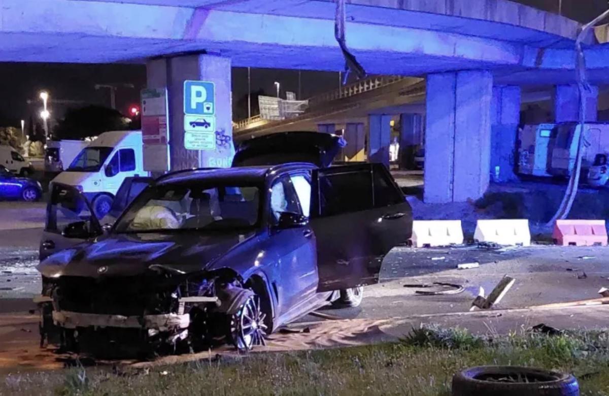 (FOTO) Pijani Ljubljančan bežal pred policisti, prebil ograjo, poletel v globino in trdo pristal. Tako se je končalo ...