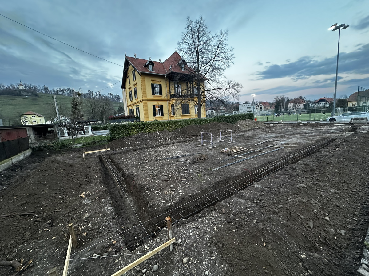 (FOTO) Nasproti Langerjeve vile nastaja "žepni" park