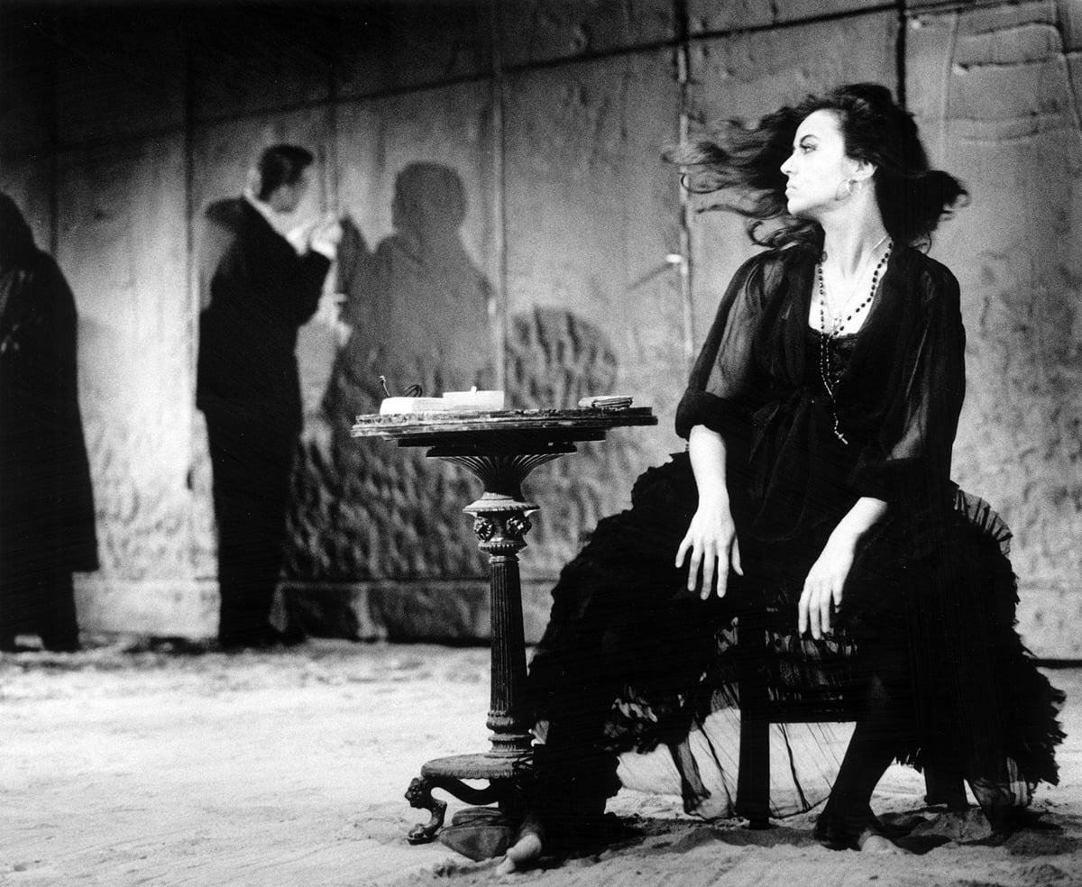 Carmen (1992), režija: Tomaž Pandur, na fotografiji: Ksenija Mišič, srebrobromidna fotografija 