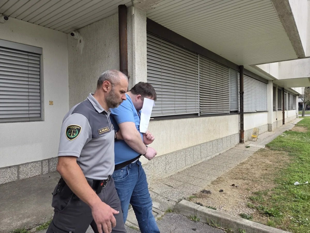 Moral bo v zapor: S ponarejenimi recepti po tablete čez mejo