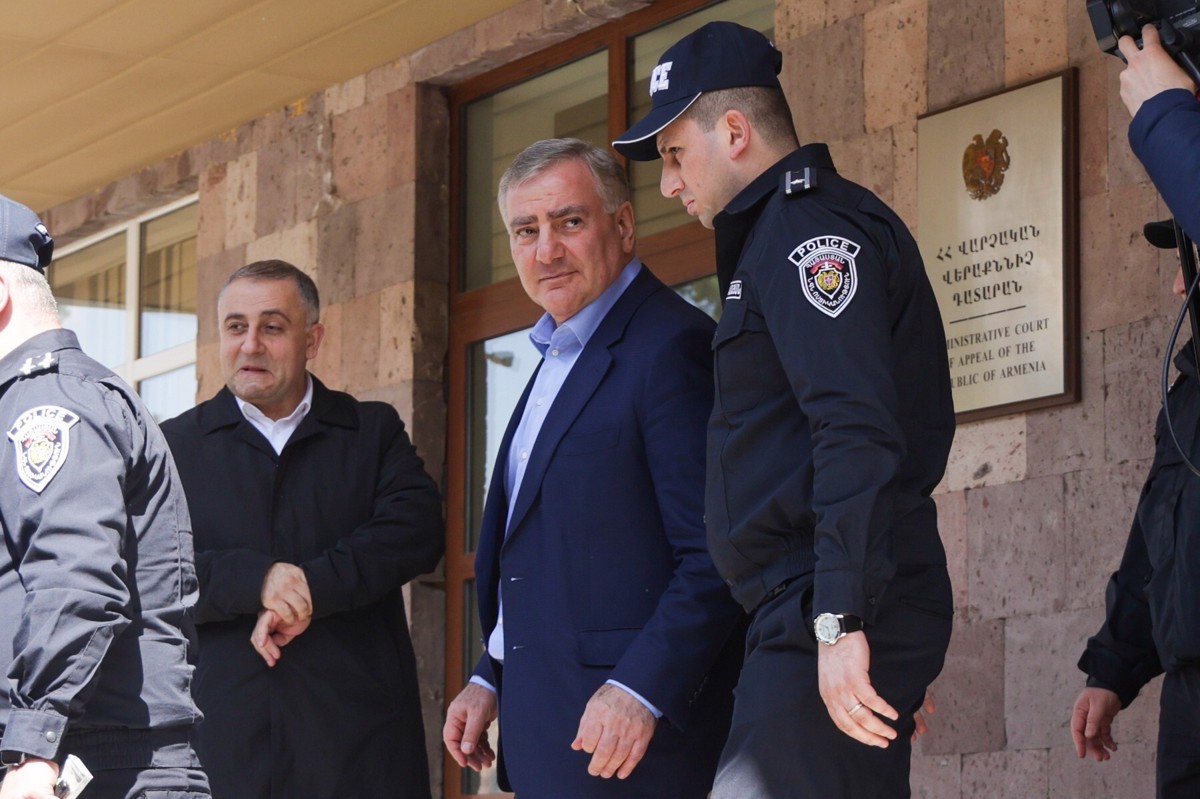 V Armeniji aretirali 14 članov proruske opozicije, sumijo, da so kupovali glasove