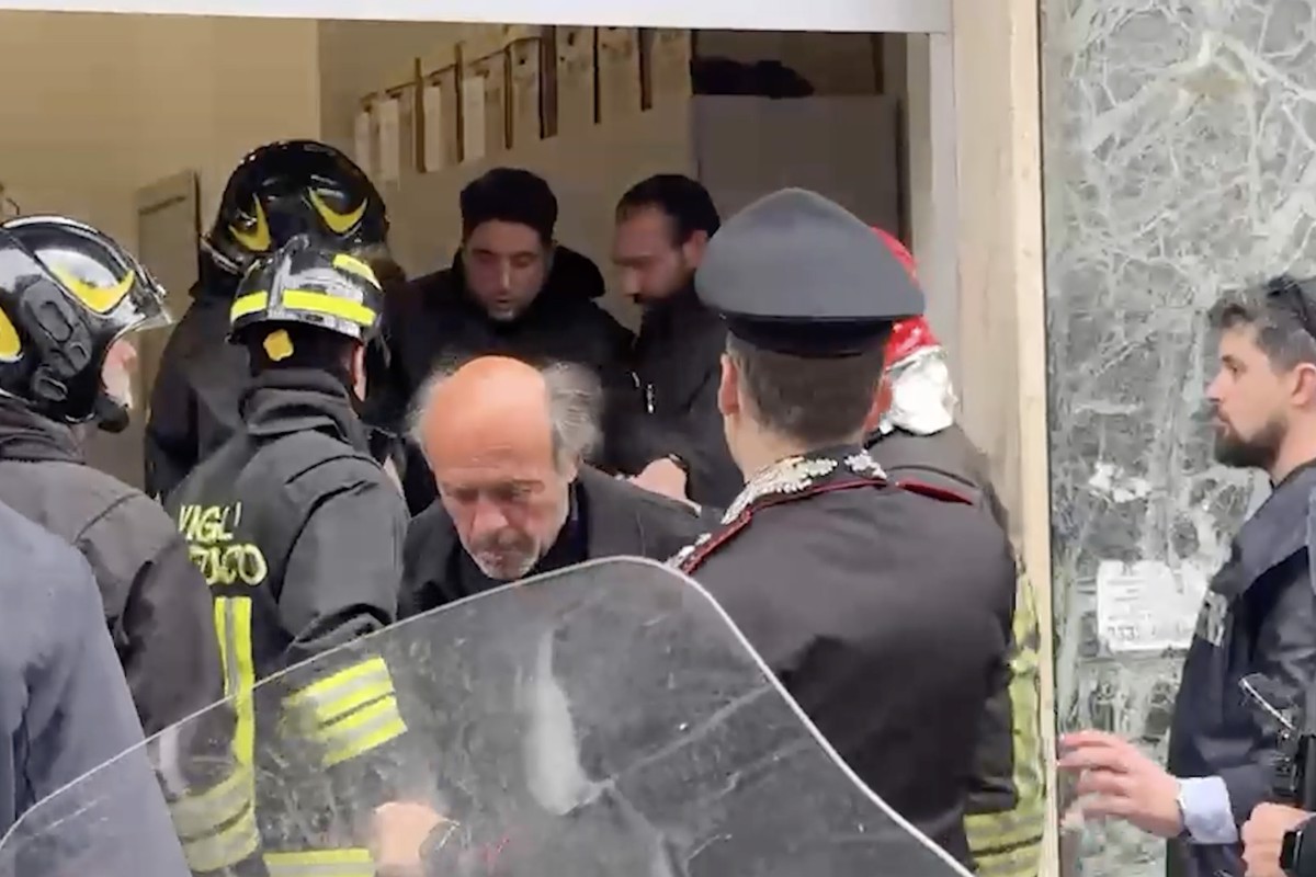 (FOTO in VIDEO) Filmski rop v Italiji: Oboroženi roparji zajeli 25 talcev, nato pa izginili brez sledu