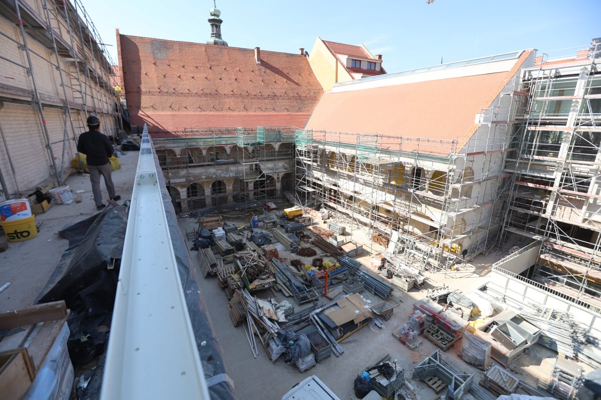 Dokončanje Centra Rotovž je po časovnici predvideno konec leta 2026. 