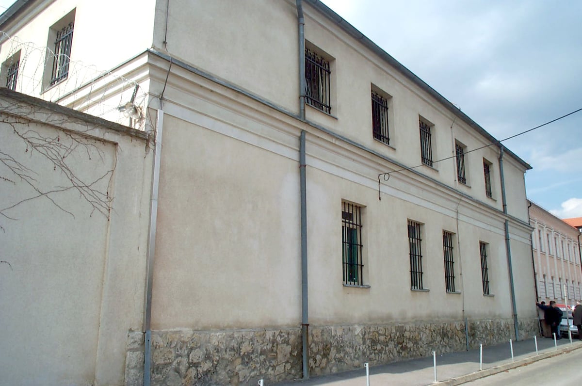 Ljubljanski odvetnik je pripornika B. K. v času nekajmesečnega zastopanja v ne preveč zahtevnem kazenskem postopku v priporu obiskal kar 12-krat. 