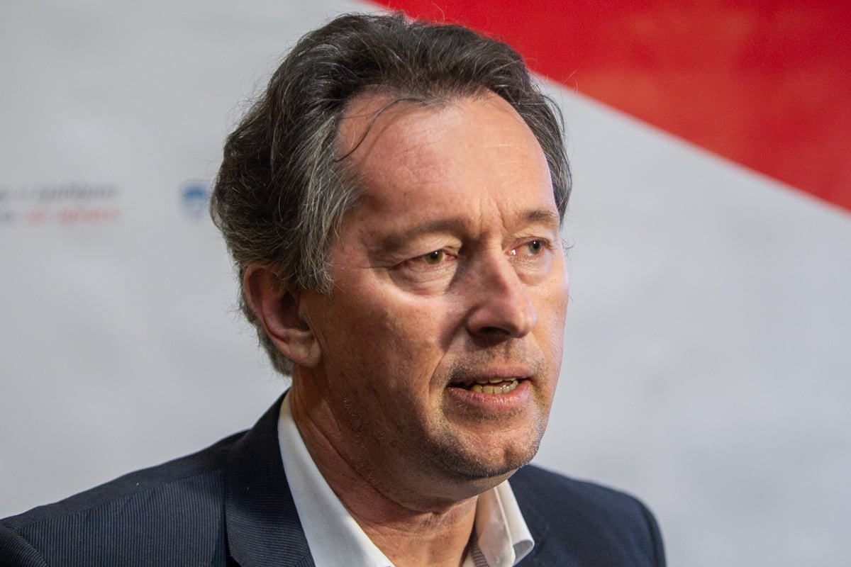 "Janša na podlagi bogatih izkušenj koalicijo raje sestavlja brez medijskih žarometov. Poleg tega verjamem, da ga določene stvari skrbijo," pravi Gregor Virant, ki je bil minister tako v vladi Janeza Janše kot v vladi Alenke Bratušek.  