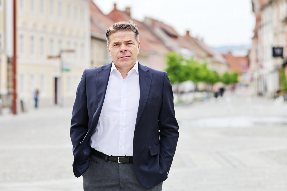 (INTERVJU) Diplomat Aleksander Geržina: Slovenija bi morala do Avstrije nastopiti ostreje