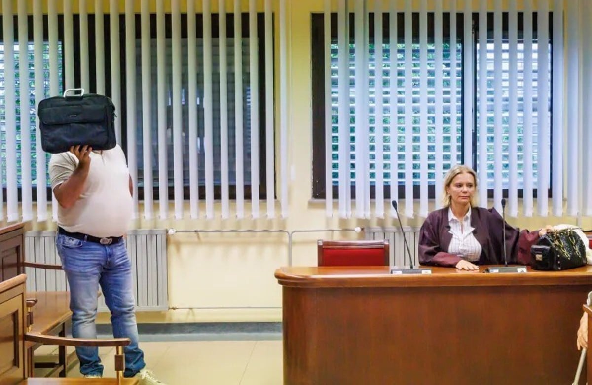 Sojenje zaradi prepovedane rastline: Nekdanji kriminalist in njegova mati nista priznala krivde