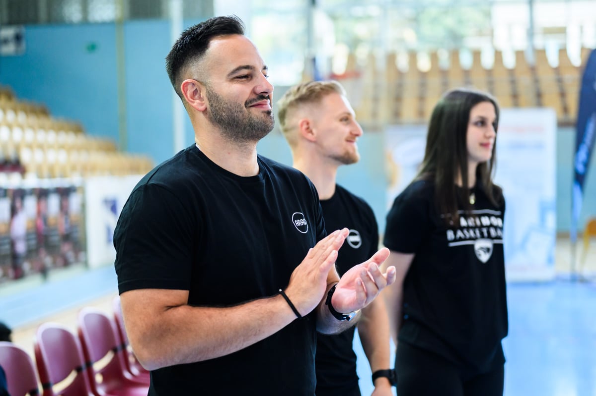 Robert Stojković in David Drame (v ozadju) sta v zadnjem letu skupaj premikala mariborske košarkarske mejnike, medalje na velikih tekmovanjih pa dosegala z različnima reprezentancama. 