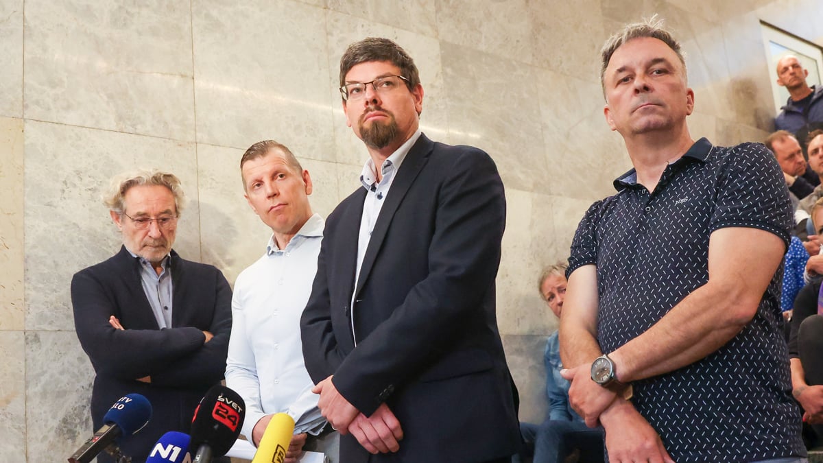 Sindikati stopajo v prve bojne vrste: "Ta zakon vidimo kot prelomno točko, kot izrazito močan signal, da se Slovenija ločuje od principov, ki so v tej državi zagotavljali, da je bilo življenje znosno in dostojno za veliko večino ljudi."