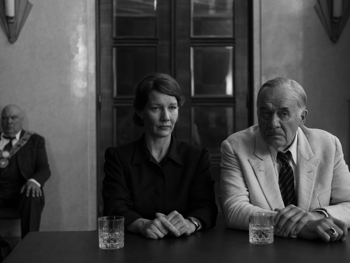Sandra Hüller in Hanns Zichler kot Erika in Thomas Mann v filmu Fatherland 