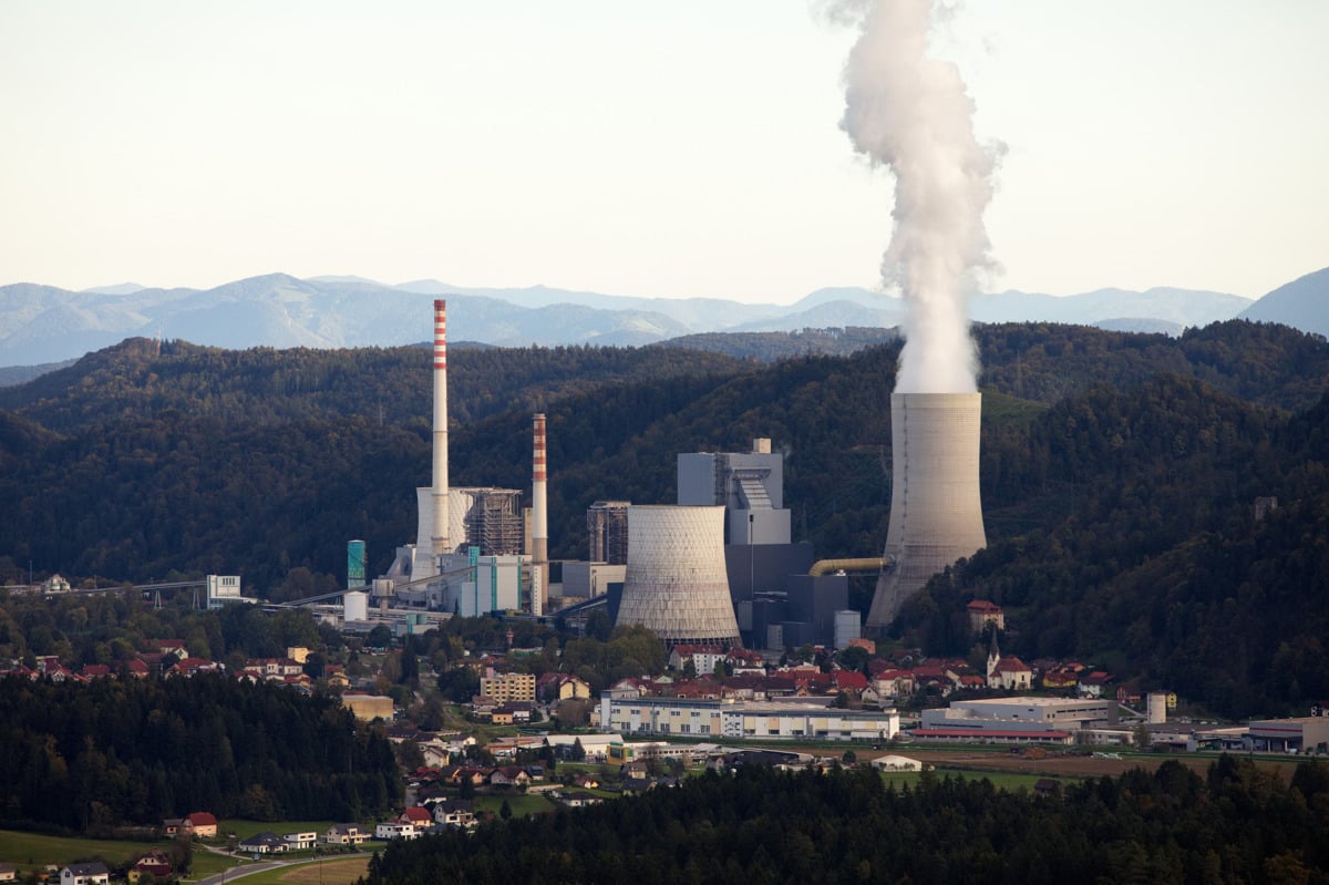 Edine, ki so lani zmanjšale obseg prihodkov, hkrati pa tudi čisto izgubo, so družbe iz dejavnosti oskrbe z električno energijo, plinom, paro in hladnim zrakom ter rudarstva, so opazili v Ajpesu.