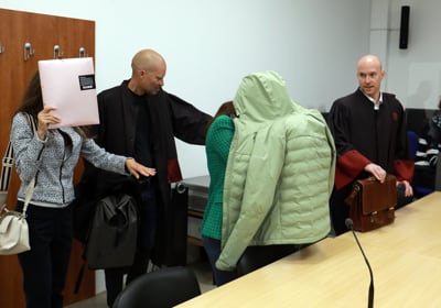 Nepooblačeno brskanje po dokumentih: Štiri bivše vpisničarke tožilstva na zatožni klopi