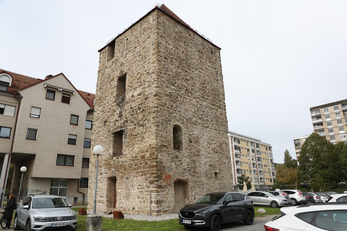 Brez kompromisa med zaščito preteklosti in gradnjo prihodnosti Maribor tvega, da bo ostal med obema. 